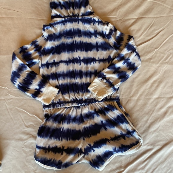 Car & Jack size XS 4-5 robe with hood and sleep romper with hood. Extremely soft - Picture 9 of 10
